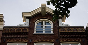 Keizersgracht 52, Rechte lijst met venster